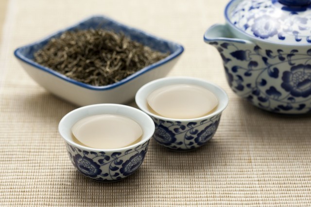 三年白毫银针政和大白茶(福鼎VS政和，到底谁的白茶更好喝？)