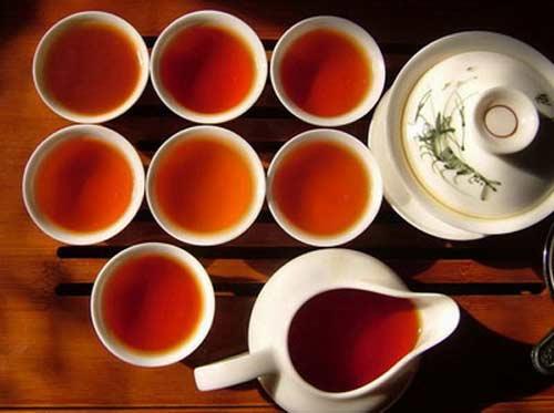 黄茶绿茶红茶冲泡水温(别再什么茶都用开水烫了！六大茶类冲泡水温一文搞懂！)