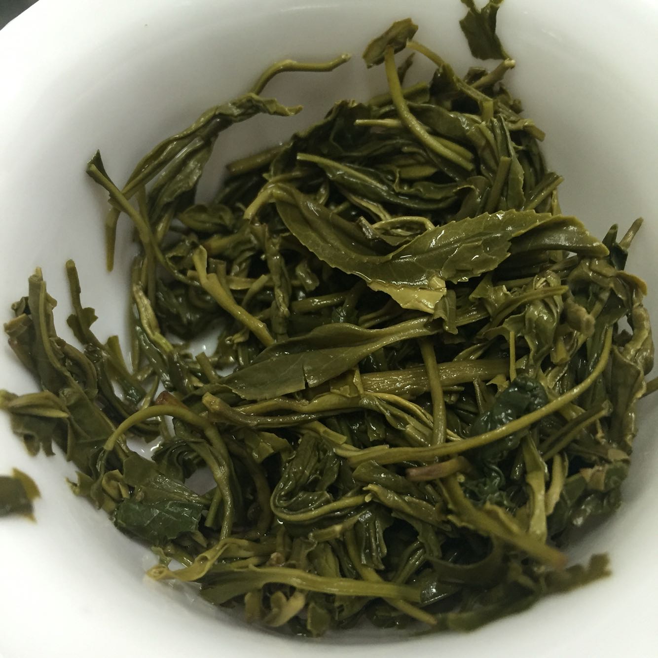 茶藏珠(《藏珠》：成功且惹人爱的“绿茶”，应该是徐吟这样的)